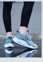 Zapatos casuales de malla tejida voladora de nuevo estilo de verano, zapatos deportivos transpirables con absorción de impactos, zapatos de estudiante de suela suave, zapatos para correr livianos - details 3