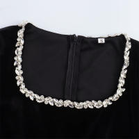 Vestido Negro Pequeño De Moda 2024 Para Mujer Con Cintura Francesa Y Detales De Perlas Vestido De Veludo Largo Manga Cerrada Casual - details 5