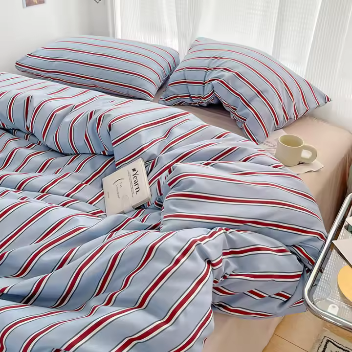 Juego De Cama De Cuatro Piezas Con Fundas De Almohada Y Fundas De Edredón En Estilo Estriado Rojo Y Azul Hecho De Algodón Lavado - 1
