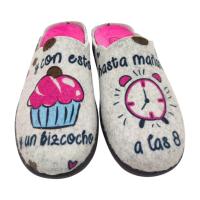 Zapatillas de casa mujer  cómodas, flexibles, ligeras  Marca Flossy gran confort , con plantilla extraíble y suela perfumada , antideslizante , fabricadas en España ,material de fieltro y con esto y un bizcocho hasta mañana alas 8. - details 0