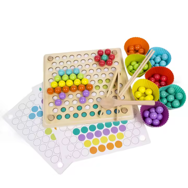 DAM. Tablero Montessori de madera para crear de mosaicos multicolor. Crea dibujos de forma libre o siguiendo los patrones. 29x4x21cm. - 1