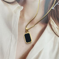 Collar Pendentivo Rectangular Minimalista Para Mujeres Y Hombres Negro Epoxy Largo Dorado Metal Joyería De Cumpleaños Diaria - details 4