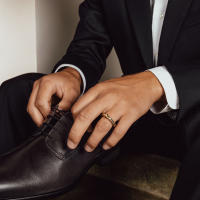 Anillo Compacto Clásico De 18K Dorado Y Acero Inoxidable Para Hombres Anillo Adhesivo Con Diamantes Resistente Al Agua Joyería De Alta Calidad - details 0