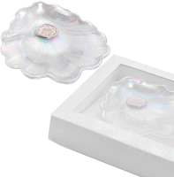 Concha de Bautizo personalizada. Una elegante concha Bautismal con una placa metálica grabada con el nombre y la fecha del Bautizo. Perfecto para regalar en un día tan importante y tener como recuerdo para toda la vida. Presentada en una caja de cartón. - details 0