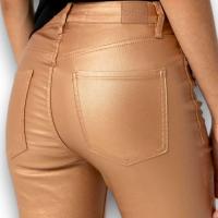 Pantalón Megan de Tiffosi, dropped metalizado, largo tobillero acampanado. - details 2