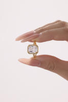 Encanto Anillo cuadrado de circón blanco para mujer, anillo de dedo de promesa de pareja chapado en oro de acero inoxidable de alta calidad, accesorios de boda de lujo, no se decolora, anillo de dedo índice de lujo ligero a la moda de acero de titanio - details 5