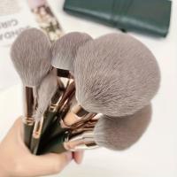 Conjunto de 14 broches de maquillaje de Lujo-Broches profesionales de Felpa Verde para detalles completos de Rostro y Ojos-Ideal para base, Contour y difuminado - details 0