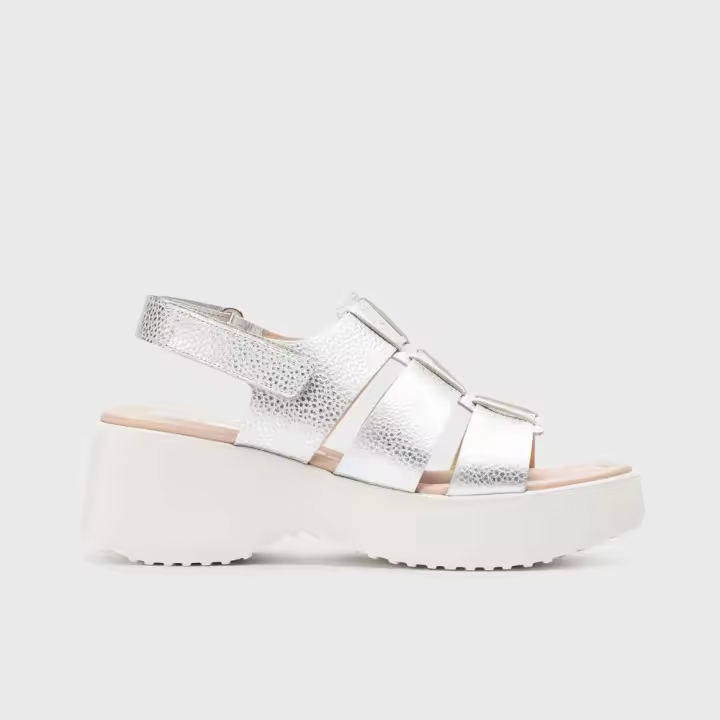 Calzado Sandalias marca Wonders modelo D-9724-Pl para mujer en color metal - 1
