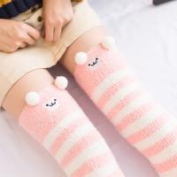 Medias Altas De Invierno Para Mujer Con Estampado De Animales De Dibujos Animados Terciopelo Coral De Felpa Grueso Medias Altas a La Rodilla Con Rayas - details 5