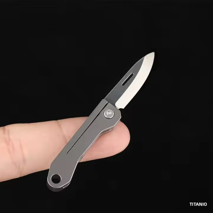 Cuchillo Plegable De Titanio EDC Mini Para Acampar Y Frutas Con Cadena De Llaves Portátil Cuchillo De Emergencia Pendiente Regalo - 1