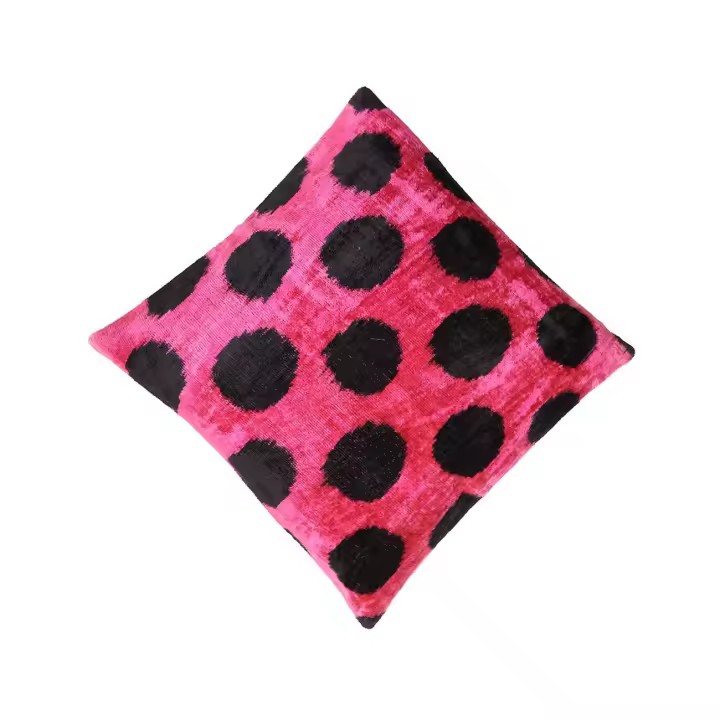 Funda de Cojín Ikat Rosa y Negra – Tela Artesanal de Uzbekistán | 45x45 cm - 1