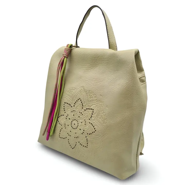 Mochila antirrobo para mujer efecto piel. Asas ajustables. Amplia capacidad, cómoda y ligera. Disponible en varios colores. CAMAR - 1