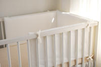 LALA - Cuna de Bebe envolvent de Algodón Puro satinado Blanco barandilla de Bebe almohadilla de Protección satinado Blanco 60*30*3 extraible y lavable, - details 4