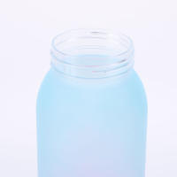Botella De Agua Con Sabor De 1000ML Y 7 Cubos De Sabor Portátil Para Viajes Senderismo Escalada Deporte Al Aire Libre Color Azul Morado Negro Y Blanco - details 10
