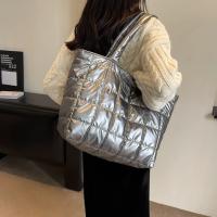 Bolso De Hombro Para Mujer De Invierno De Alta Calidad Tamaño Grande Con Plumas Abrazadera De Moda Bolsa De Brazo Desechable Satchel De Poliéster Con Cierre De Cremallera - details 7