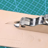 IMZAY 1PC Herramienta De Arte Hecha a Mano Para Cuero Ajustable Con Borde V De Acero Inoxidable Trimmer Groover De V Forma Para DIY - details 4