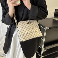 Bolso De Hombro Para Mujer En Cuero PU Con Colgante De Ciervo Y Forma De Concha Bolso Cruzado Pequeño Moda Bolsos - details 5