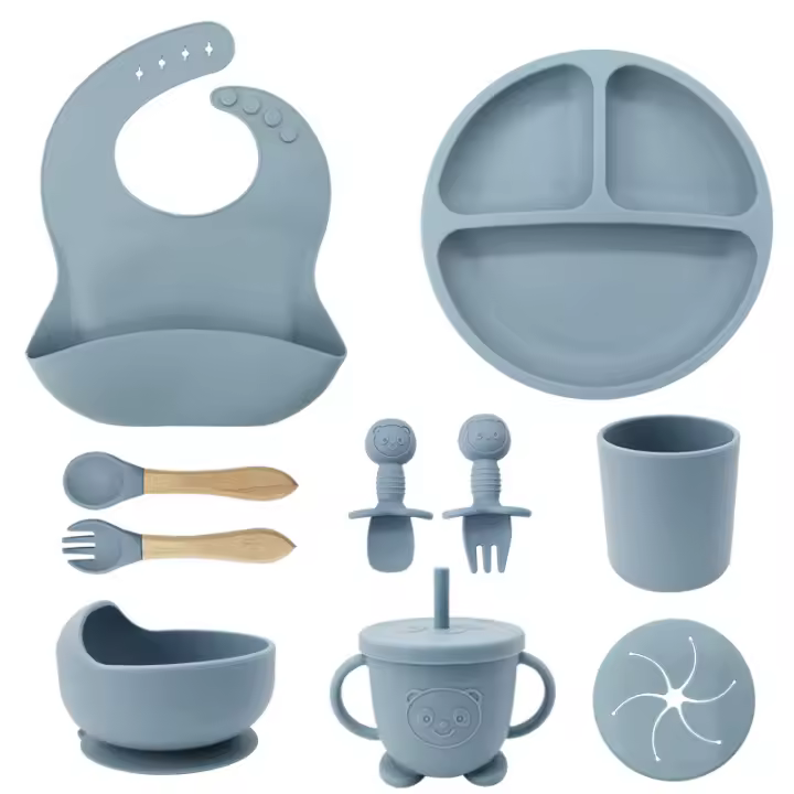 TK Vajilla de Bebé Silicona, 10 piezas de Vajilla Infantil, Cuadertos con Plato Sucker, Plato Bebe Ventosa,Tenedor con Mango De Madera, ，Bebe de silicona, Babero Set vajilla silicona Bebe - 1