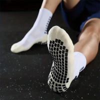 3 Pares De Calcetines Y Protecciones De Rodilla Para Hombres Non Slip Para Fútbol Y Baloncesto Calcetines De Terciopelo De Nylon De Altura Rodilla Protección De Calf Para Deportes Adultos Y Adolescentes - details 12