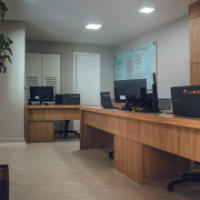 LED ATOMANT Marco de superficie compatible con paneles LED de 60x60 cm. Fabricado en aluminio resistente, permite instalar paneles LED en techos donde no es posible el montaje empotrado. Ideal para oficinas, comercios y espacios interiores. - details 2