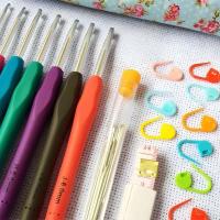 45-piece kit with crochet hooks, markers, tape measure - Knitting Kit multicolor - details 1