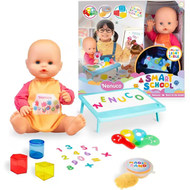 Nenuco Smart School, Muñeco Bebé de 35 cm y Cuerpo Duro con Babi de Colegio, Incluye Mesa de Luz Multicolor y Accesorios Translúcidos, Cole Sensorial para Jugar en Casa, +3 Años (Famosa NFN97000) - 1