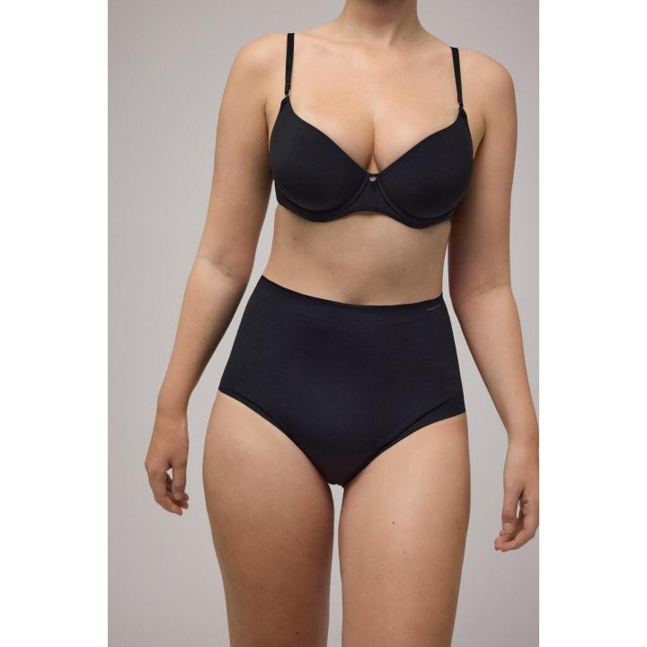 Ysabel Mora - Black Laser Reducing Girdle with Medium Compression, designed for women, made of 77% polyamide and 23% elastane, featuring invisible seams and anti-static technology for ultimate comfort and a defined silhouette.
