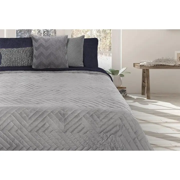 Manterol Outlet - Edredón quilt de borreguito vector zigzag gris y azul. Tejido térmico sherpa muy cálido, suave y mullido para un descanso reparador en invierno. - 1