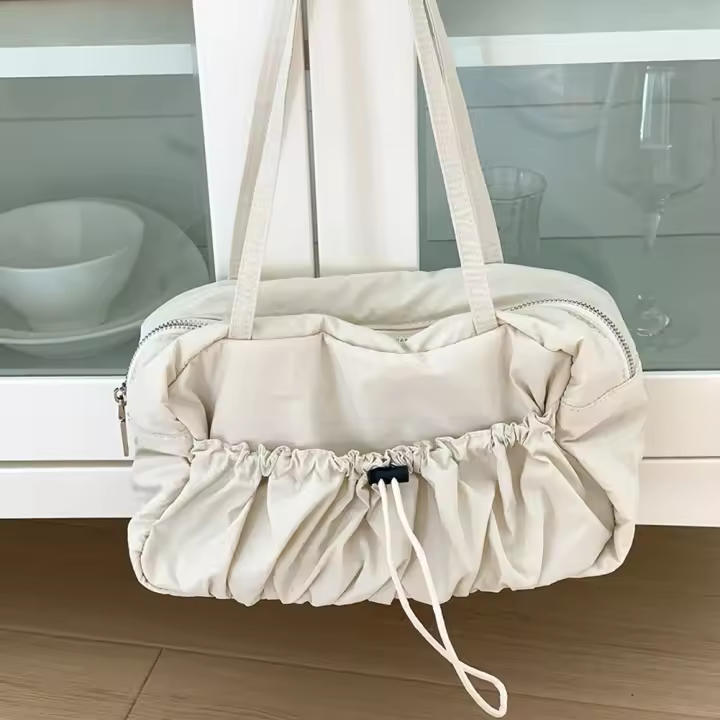 Bolso De Hombro Para Mujer Capaz De Pleated Gran Capacidad Ligero Estilo Casual Bolso De Viaje Con Cierre De Cordón - 1