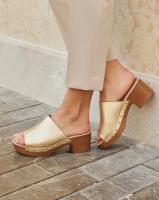 Lyla Wang Sandalias mujer mules con tacón alto y plataforma efecto madera con tachas y plantilla acolchada - details 1