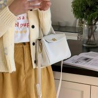 2025 Nuevo bolso bandolera suave para mujer: correa ajustable para el hombro, cierre giratorio, forma cuadrada pequeña, marrón oscuro/blanco/negro, versátil para desplazamientos y uso informal/formal, bolso bandolera, accesorio de viaje, diseño elegante - details 10