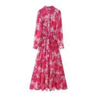 Vestido de Chiffon Adelgazante con Cuello Alto y Estampado de Cinturón - details 0