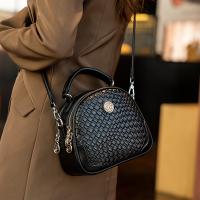 Bolso bandolera tejido negro elegante para mujer: bolso redondo informal con correa ajustable, cierre de cremallera y forro de poliéster, bolso de viaje seguro |   Bolso moderno y elegante |   Bolso bandolera pequeño con correa de cadena metálica - details 4
