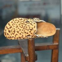 Zapatillas de suela gruesa de cuero de crin de moda con mula plana de diseñador al aire libre unisex con logotipo de alta calidad - details 8