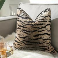 Funda de Almohada de Terciopelo con Patrón de Tigre de Alta Gama Diseño Decorativo de Almohada para Sala de Estar - details 4