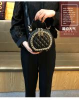 Bolso redondo pequeño con cadena de diamantes de imitación de marca Hong Kong2025Nueva bolsa de hombro de celebridades de Internet que combina con todo - details 8