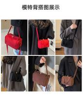 Bolso de mano rojo de Año Nuevo, bolsa cuadrada pequeña versátil de gama alta, bolso cruzado pequeño, moda de otoño e invierno, 2024 - details 6