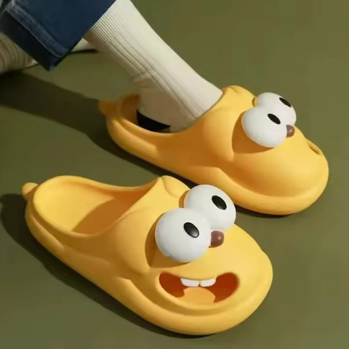 Sandalias planas de verano para mujer, zapatillas de dibujos animados, pantuflas cerradas para uso en exteriores, antideslizantes para uso en interiores. - 1