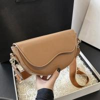Bolso de hombro informal de cuero para mujer, bandolera con solapa, bolso de sillín, bolso Retro con 2 correas - details 13