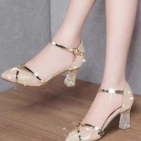 NOVEDAD DE VERANO 2025, sandalias de cuero de tacón pequeño medio alto dorado grueso puntiagudo, zapatos individuales huecos - details 2