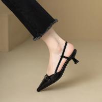 Sandalias de tacón medio de charol puntiagudo rojo vino francés para mujer, zapatos vacíos Retro con tacón ajustado en la espalda, novedad de verano 2025 - details 12