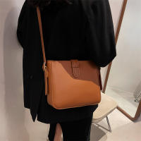 Bolso de mujer versátil 2025 nuevo bolso de mensajero de mujer simple y de moda bolso de cubo retro de gama alta - details 2