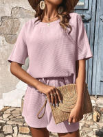 Conjunto de dos piezas de top de manga corta con diseño de murciélago y pantalones cortos elegantes para mujer - details 2