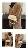 Elegante bolso cruzado tejido negro para mujer: bolso de hombro versátil con correa desmontable, cierre de cremallera y herrajes en tono dorado, perfecto para atuendos informales o formales - details 6