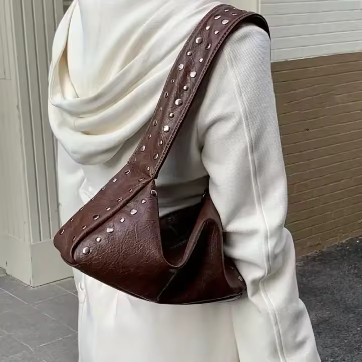 Bolso vintage biker-inspirado con hombros con puntas Suave, cierre de cierre, Forro de poliéster, bolso cruzado casual para mujeres Bolso de hombro duradero con cremalleras - 1