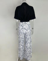 Conjunto de moda de otoño con camisa de cuello en V y pantalones anchos estampados - details 13