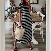 Vestido de mujer con abertura y estampado de rayas, escote en pico, manga corta, estilo casual, corte A, largo hasta media pantorrilla. - details 17