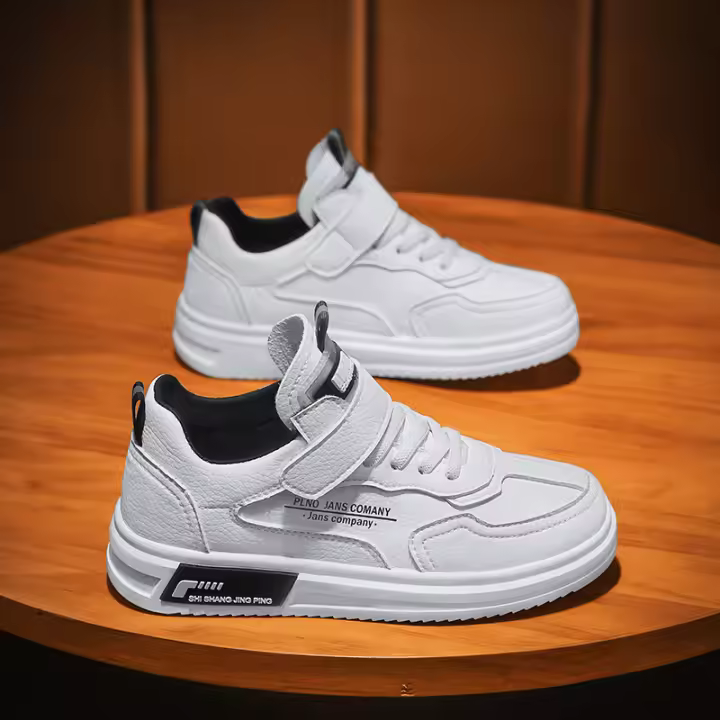 Compañero de clase zapatos de los niños 2025 nuevos niños pequeños zapatos blancos suela suave superficie de cuero impermeable medio y mayores zapatos de la junta de deportes de los niños. - 1