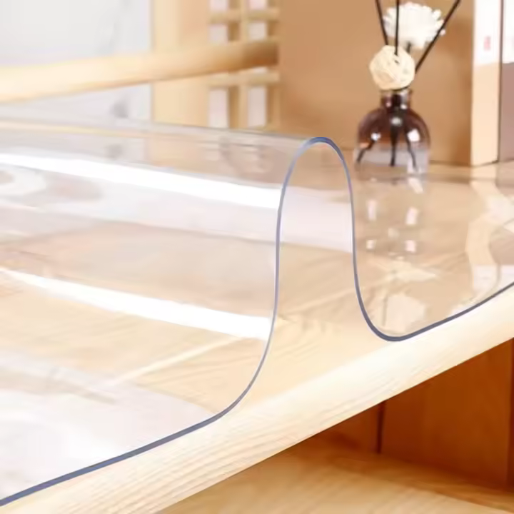 Mantel de PVC transparente y duradero, resistente a las manchas, fácil mantenimiento para estilos de vida ocupados, Ideal para el hogar - 1