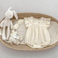 Pelele bordado floral con mangas con volantes de algodón para niñas de 0 a 2 años y diadema a juego, traje adorable y cómodo para bebés - details 3
